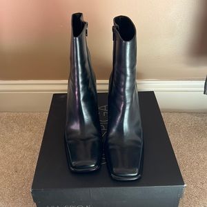 Women Via Spiga Anton Black Glove Calf boots Sz 7 Euc
